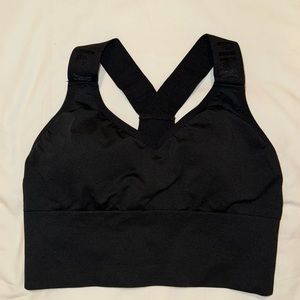 PINK Victoria’s Secret Seamless Lightly Lined Sports Bra